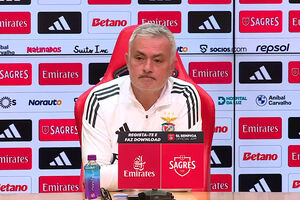 A curiosa resposta de Mourinho sobre o polémico penálti no FC Porto-Arouca: "Ainda bem que és sério..."