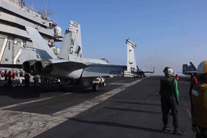 EUA divulgam imagens de caças e mísseis usados nos ataques contra o Irão