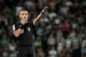 O árbitro Cláudio Pereira