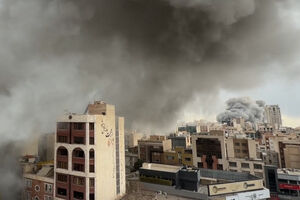 Explosões e nuvens de fumo: ataques atingem várias zonas da capital iraniana