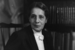 Lise Meitner sempre recusou colaborar com o projeto Manhattan, em que se produziram as primeiras bombas atómicas