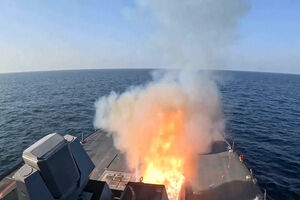 Imagens mostram novos ataques norte-americanos contra o Irão 