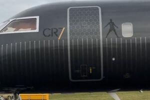 Avião de Cristiano Ronaldo, um Bombardier Global Express 6500, deixou a Arábia Saudita