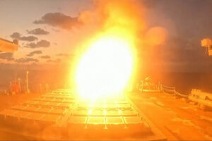 Vídeo mostra forças dos EUA a atingir veículos iranianos  