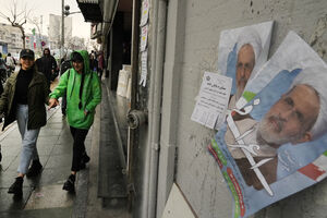 Cartazes de candidatos às eleições iranianas em Teerão