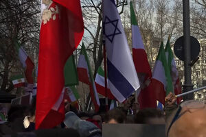 Membros da comunidade iraniana manifestam-se à frente da embaixada do Irão