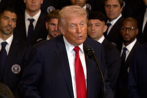 Trump afirma que marinha e força aérea do Irão “foram destruídas”