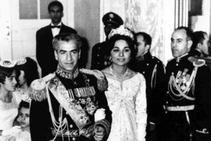 Casal real do Irão em evento oficial com trajes formais