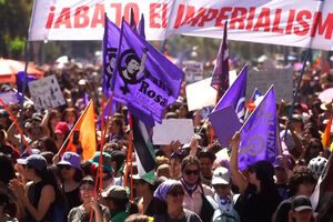Milhares de pessoas marcharam no Chile no Dia Internacional da Mulher