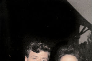 O primeiro casamento de Lobo Antunes foi com Maria José da Fonseca e Costa, em agosto de 1970. Divorciaram-se em 1976