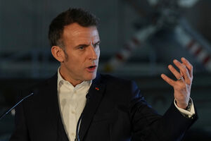 Macron defende que Chipre é Europa e reforça presença militar