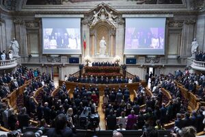 Parlamento português durante a cerimónia de tomada de posse de António José Seguro