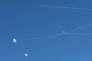 Imagens mostram momento em que pessoas tiveram de se proteger de mísseis lançados pelo Líbano contra a capital de Israel