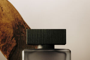 Este Musc Santal Eau de Parfum Intense é quente e magnético, assinatura icónica de Narciso Rodriguez (€101)