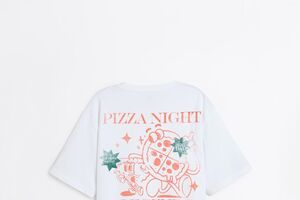 T-shirt branca com tema "Pizza Night Legends" da Mo para celebrar o Dia do Pai (€7,99)