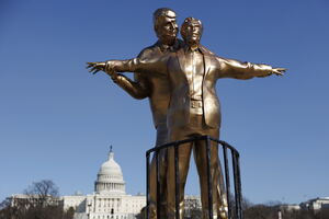A estátua 'King of the World', em Washington D.C.