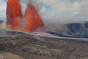 Vulcão Kilauea volta a entrar em erupção e lança lava até 300 metros de altura 