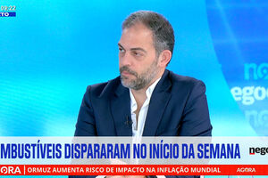 Governo devia devolver "todo o ganho fiscal" com o aumento dos combustíveis, diz Duarte Cordeiro