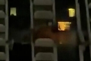 Dois andares de arranha-céus do Dubai em chamas após serem atingidos por drone