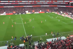 José Mourinho suspenso por um jogo e 11 dias após confusão no Benfica-FC Porto