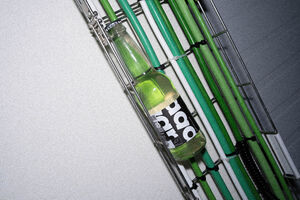 Disponível em packs, pode ser comprada no marketplace The Sip  Order e em parceiros  selecionados 