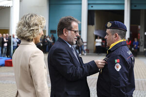 Ministro da Administração Interna condecora um bombeiro