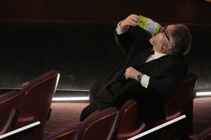 Cineasta Guillermo del Toro a comer pipocas