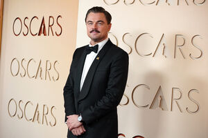 Leonardo DiCaprio, vencedor do prémio de Melhor Ator, na chegada ao Dolby Theatre em Los Angeles