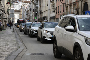 Motoristas criticam Uber e Bolt face à subida dos combustíveis