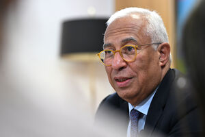 António Costa participa num debate com jornalistas na Sala de Imprensa Europeia.