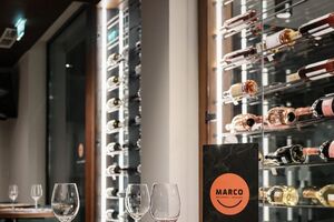 Restaurante Marco em Corroios: mesa pronta para petiscos e momentos felizes