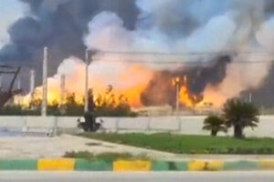 Vídeo mostra incêndio de grandes dimensões após ataque a campo de gás natural de no Irão