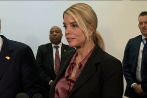 “Não confiamos nela”: Democratas querem que Pam Bondi deponha sob juramento no caso Epstein 