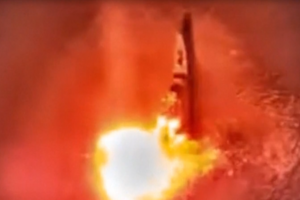 Imagens mostram ataques de Israel a navios e infraestruturas militares do Irão 