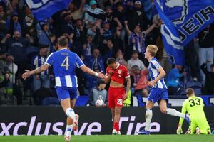 FC Porto vence Estugarda