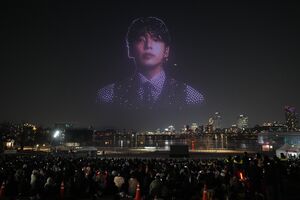 BTS iluminam céu de Seul em espetáculo com drones  