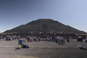 Equinócio da primavera atrai multidões a Teotihuacán