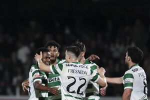 Sporting volta a assumir o segundo lugar com triunfo em Alverca por 4-1