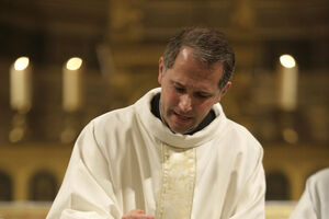 O batismo entre adultos está a crescer, ao contrário do que acontece com crianças até as sete anos