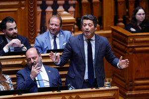 André Ventura discursa no Parlamento 