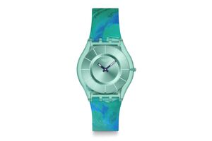 Swatch apresenta coleção Painted Paradise com minimalismo tropical.
