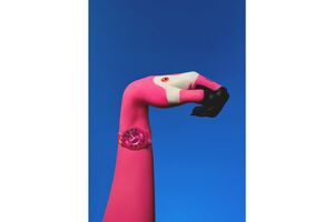 Swatch apresenta coleção Painted Paradise, minimalismo tropical.
