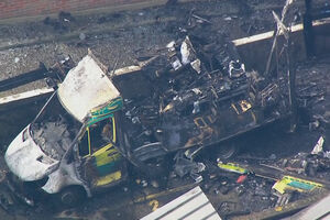 Imagens aéreas mostram ambulâncias destruídas após possível ataque antissemita em Londres