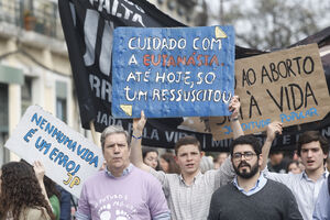 Manifestantes protestam durante a Marcha pela Vida
