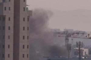 Vídeo mostra nuvem de fumo provocada por explosão em Telavive