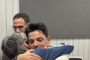 Nuno Markl regressa à Rádio Comercial e emociona-se com abraço no dia de aniversário