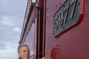 Warwick Davis de regresso a Hogwarts