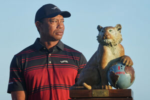 Tiger Woods foi detido por apresentar sinais de embriaguez após acidente de viação