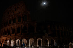 As luzes dos principais monumentos de Itália foram desligadas para a ‘Hora do Planeta’