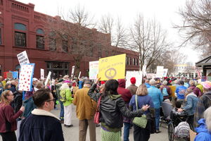 Manifestantes participam de um protesto "Sem Reis" em Moscovo